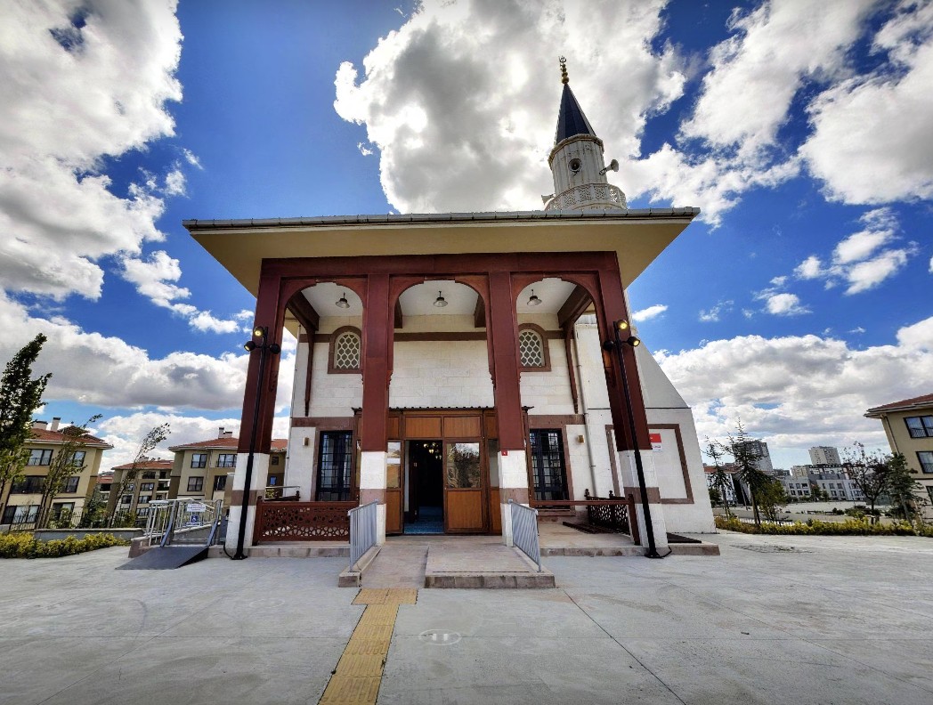 Şeyh Edebali Camii ve Kamelyalar